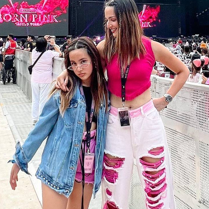 Potret kebersamaan 11 pesinetron dengan putrinya yang beranjak ABG, gaya modisnya tiru sang ibunda