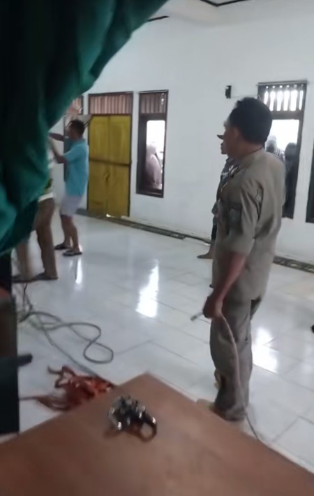 Heboh macan tutul masuk balai desa Kuningan, diduga tersesat cari makan, ini 7 fakta di baliknya