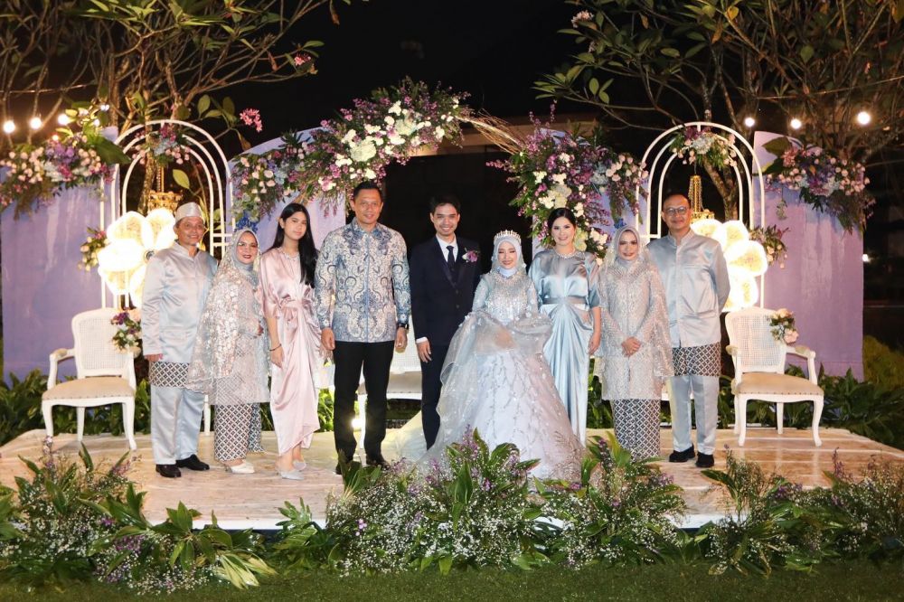 Biasa tampil tanpa makeup, 9 potret Almira Yudhoyono pakai dress ini makin feminin, cocok jadi model