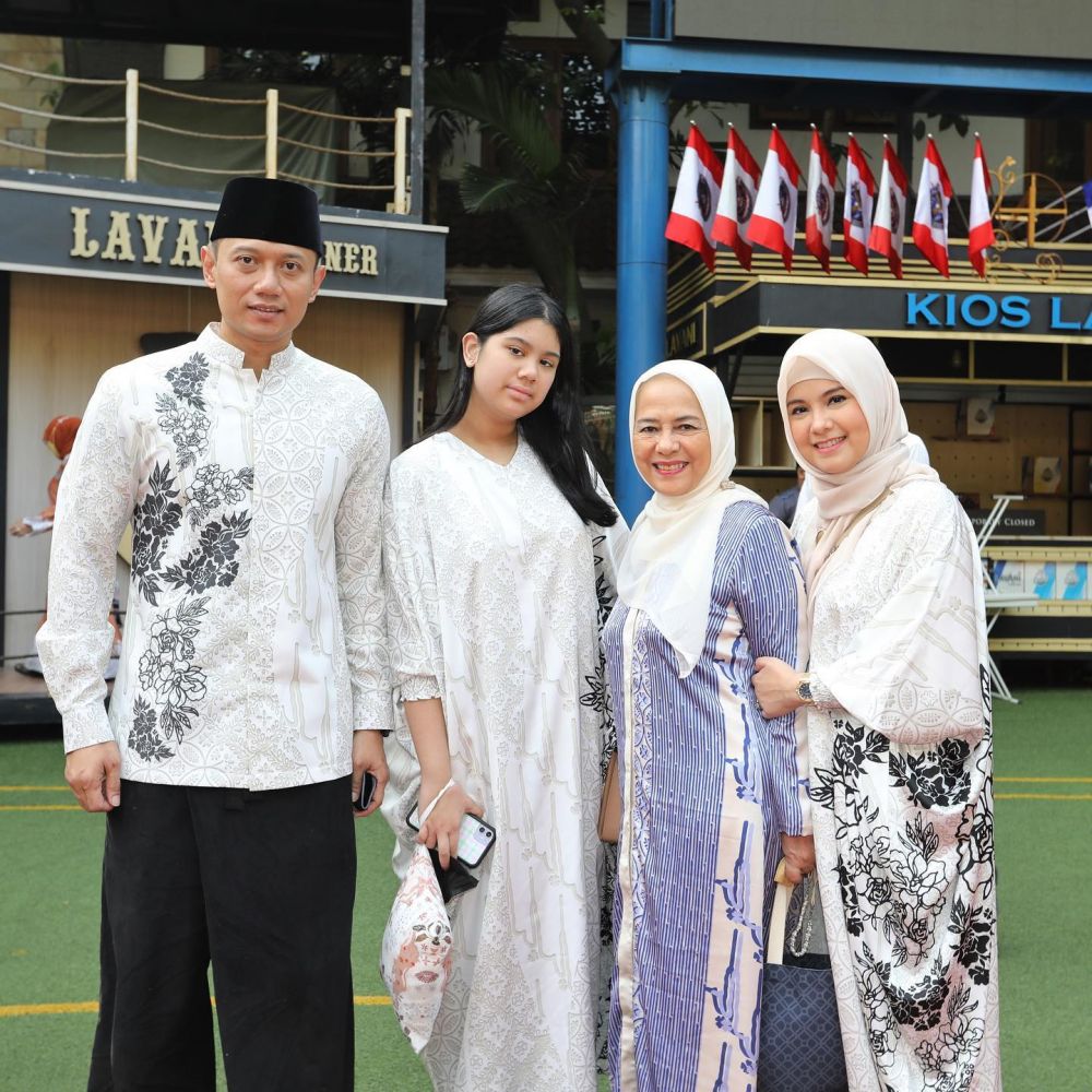 Biasa tampil tanpa makeup, 9 potret Almira Yudhoyono pakai dress ini makin feminin, cocok jadi model