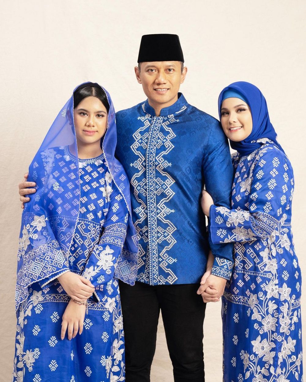 Biasa tampil tanpa makeup, 9 potret Almira Yudhoyono pakai dress ini makin feminin, cocok jadi model