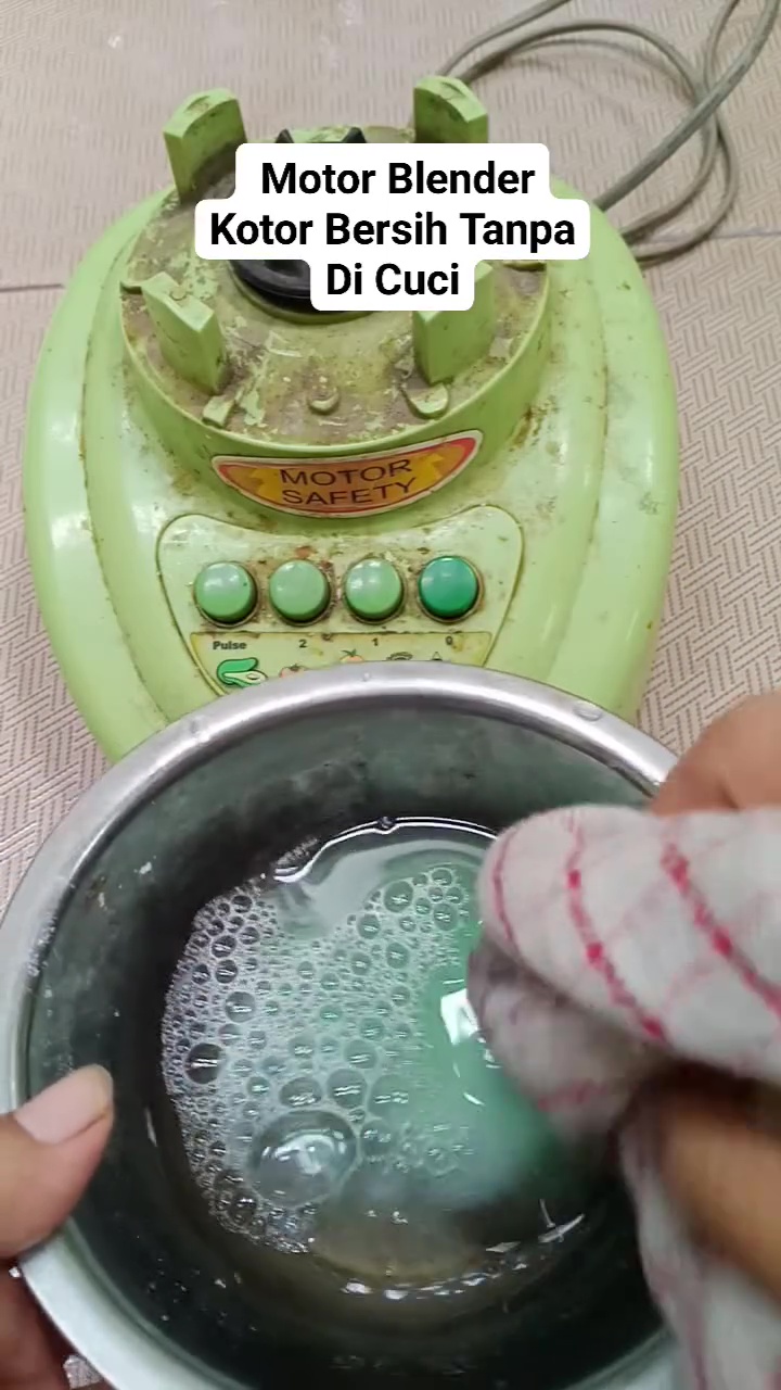 Jangan asal cuci! Inilah cara aman bersihkan mesin blender lama yang berkerak bermodal 2 bahan dapur