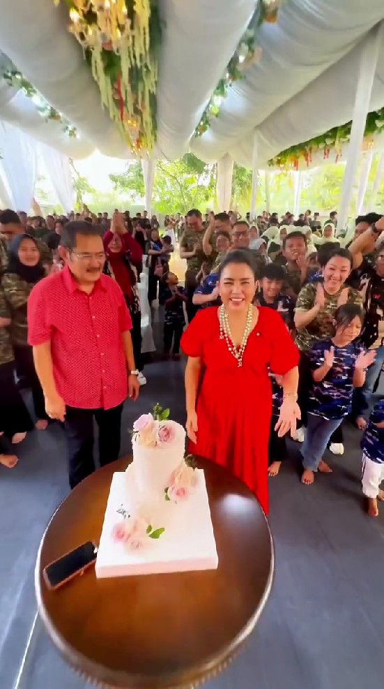 9 Potret Mayangsari rayakan ultah ke-54 tahun dengan undang anak yatim piatu, mensyukuri segala nikmat