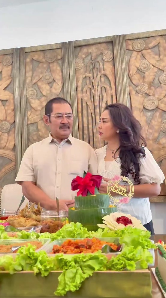 9 Potret Mayangsari rayakan ultah ke-54 tahun dengan undang anak yatim piatu, mensyukuri segala nikmat