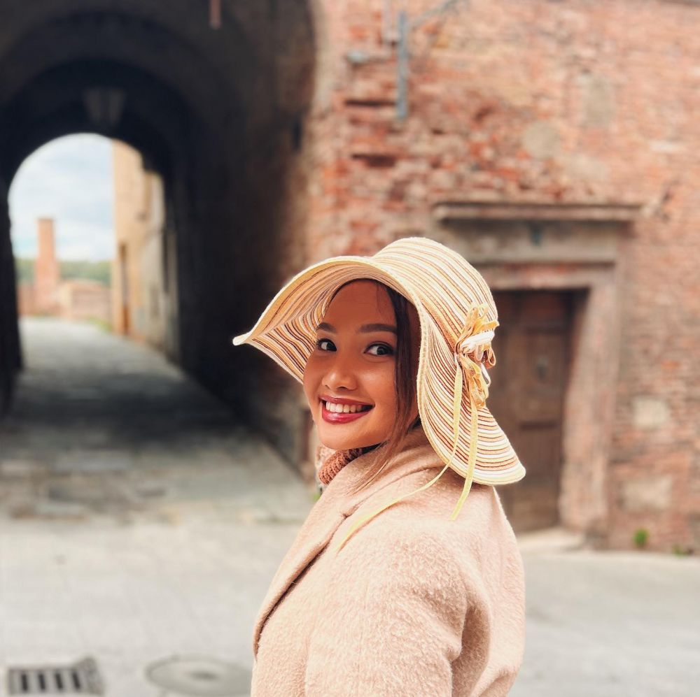 7 Fakta Salsa Erwina, influencer yang tantang debat Ahmad Sahroni, pendidikan & prestasinya mentereng