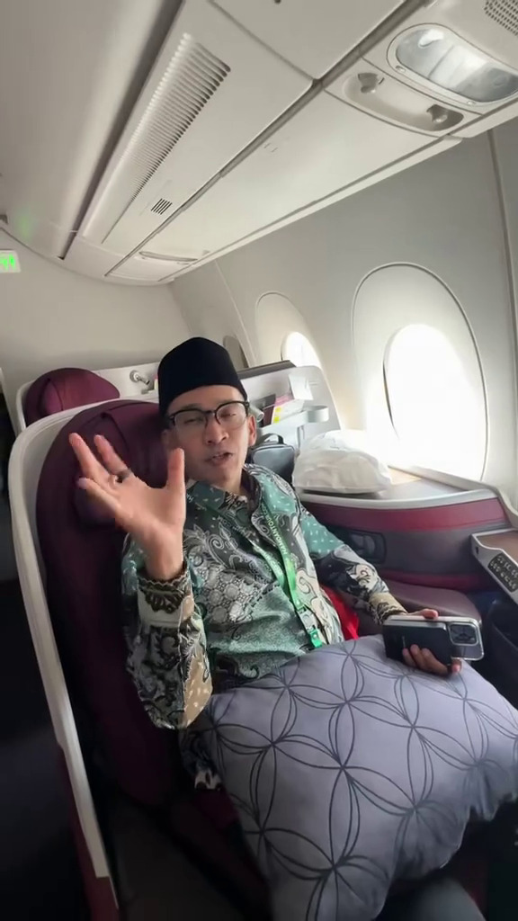 Impian usai jadi mualaf tercapai, 9 potret bahagia Ruben Onsu berangkat umrah perdana usai gagal haji