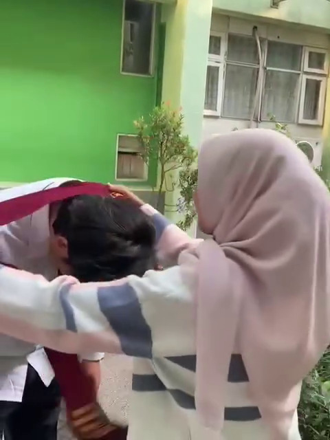 7 Potret Suti Karno bagikan momen wisuda Grecho Pradittya Karno anak angkatnya, ungkap rasa bangga