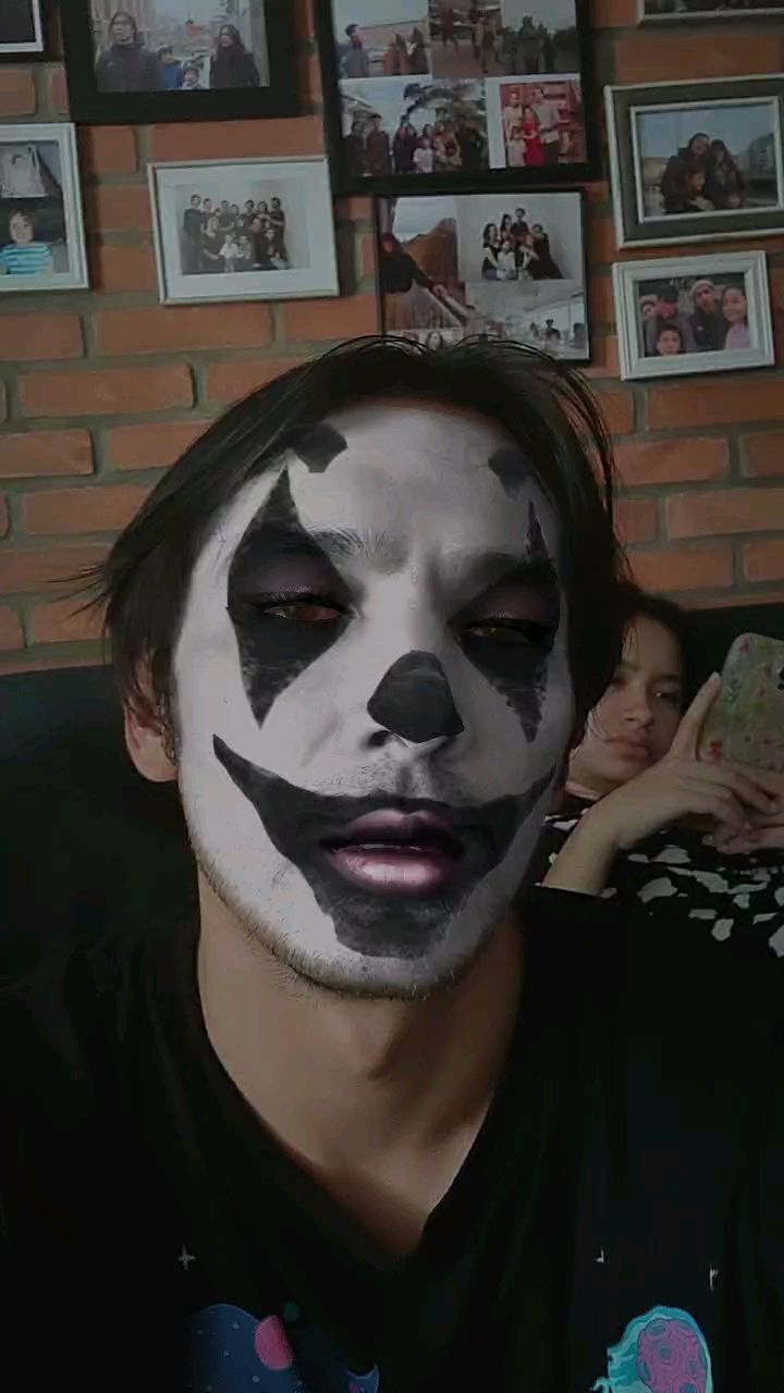 Bapak dan anak serasa bestie, ini 11 potret kompak Abimana Aryasatya dan Satine Zaneta, saling dukung