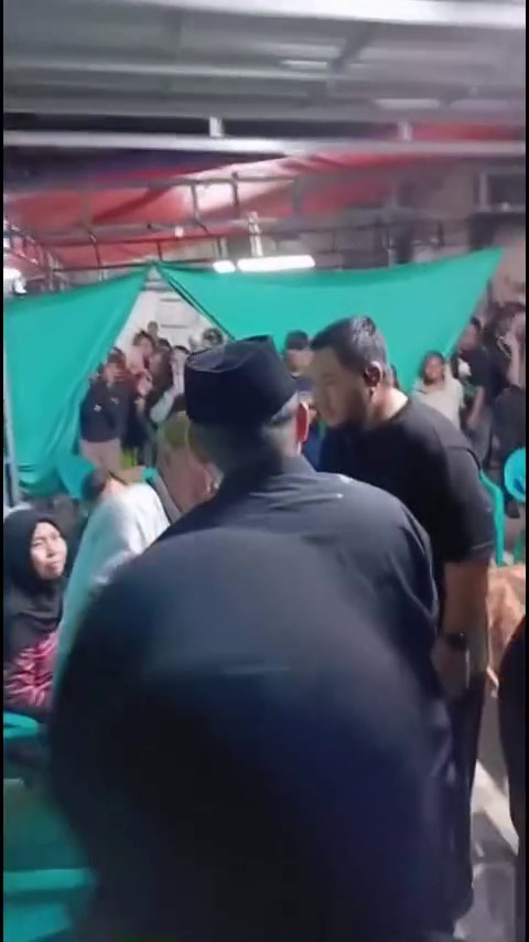 9 Potret momen Pasha Ungu melayat ke rumah Affan driver ojol korban tabrak Brimob, ucap bela sungkawa