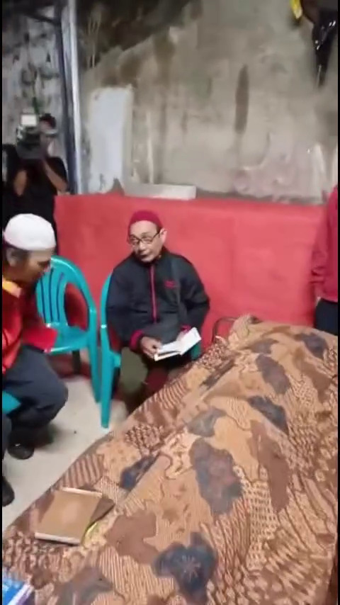 9 Potret momen Pasha Ungu melayat ke rumah Affan driver ojol korban tabrak Brimob, ucap bela sungkawa