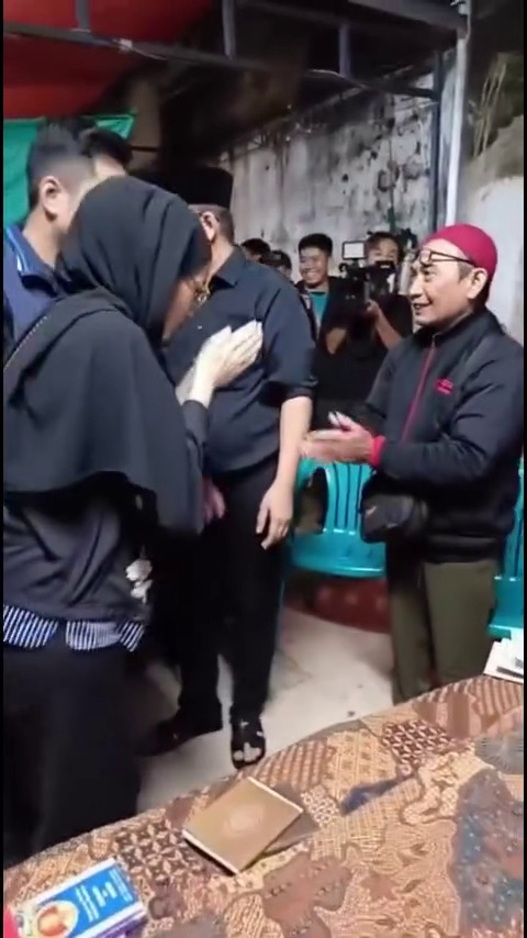 9 Potret momen Pasha Ungu melayat ke rumah Affan driver ojol korban tabrak Brimob, ucap bela sungkawa