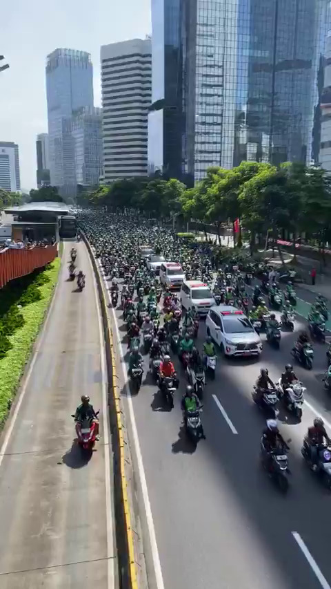 9 Potret momen pemakaman Affan Kurniawan yang tewas dilindas mobil brimob, diantar iringan driver ojol