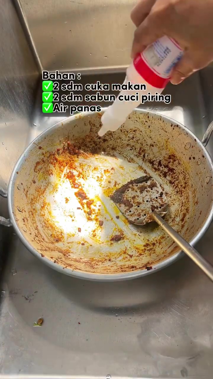 Habis masak rendang, wajan jadi amis dan berkerak? Cuci pakai 2 bahan dapur ini, beres hanya 10 menit