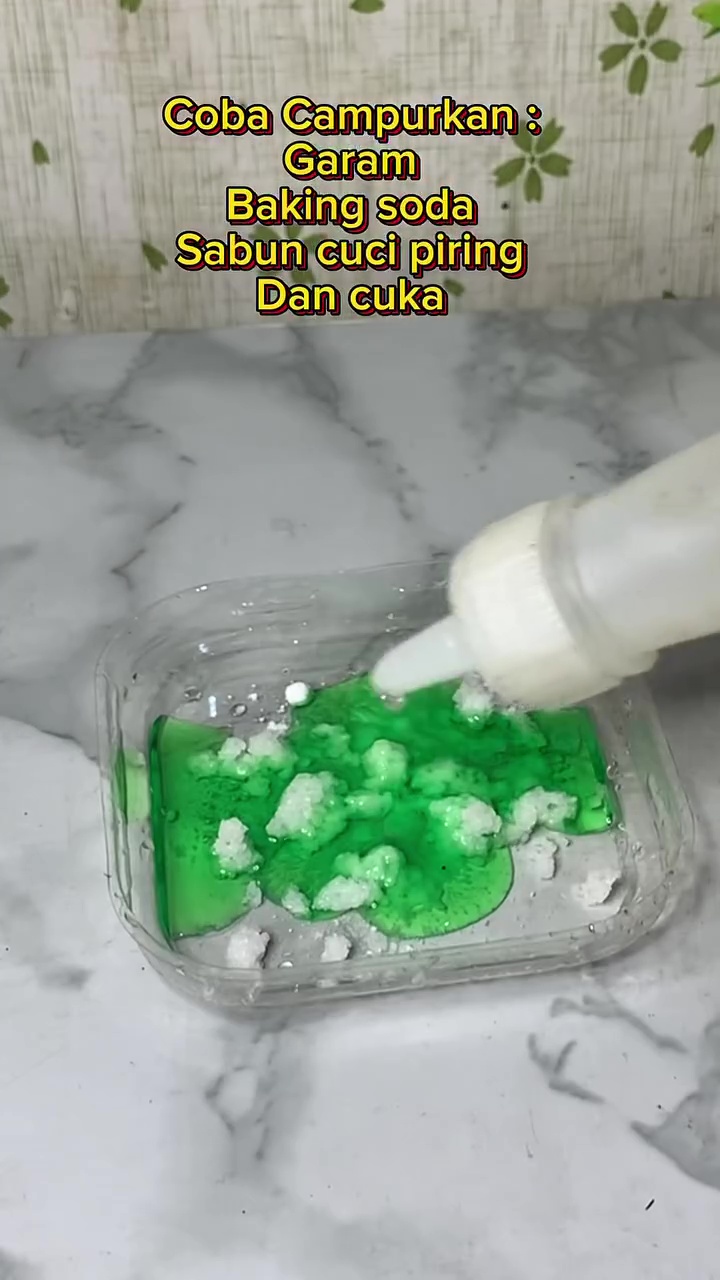 Solusi cerdas membersihkan noda kerak membandel di gelas keramik agar awet bersih dan berkilau