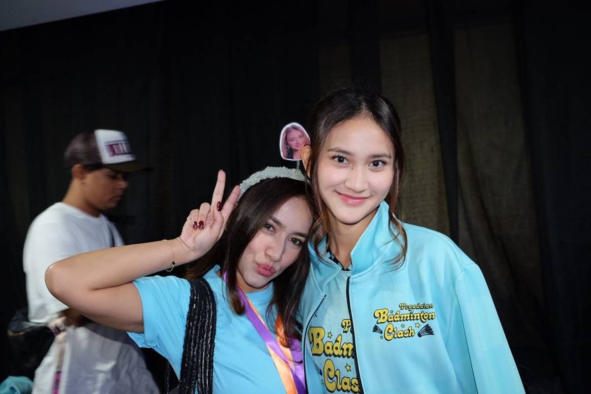 Beda usianya 22 tahun tapi bak seumuran, intip 11 potret kebersamaan Risma Nilawati dan putrinya Leya