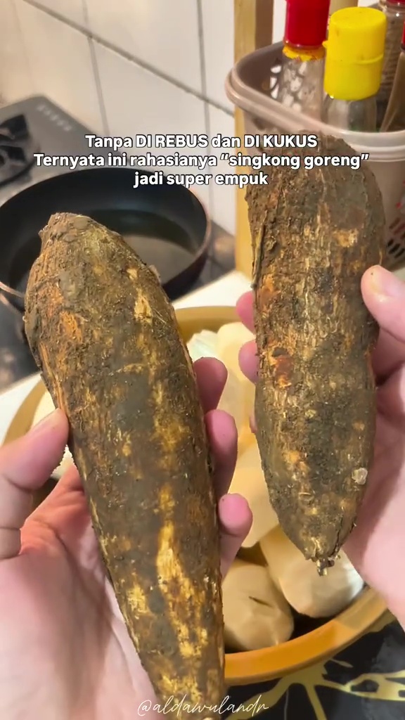 Tak harus direbus atau dikukus dulu, singkong goreng bisa empuk merekah dengan cara praktis ini