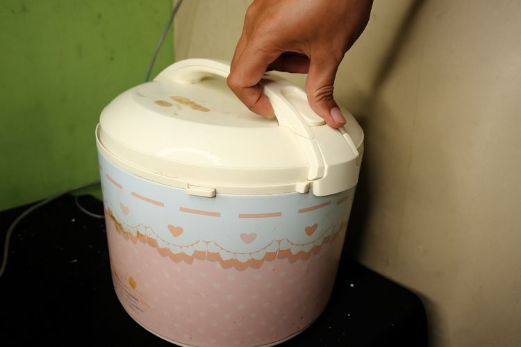 Bermodal minyak kayu putih, rice cooker yang tidak panas bisa berfungsi maksimal tanpa harus dibongkar