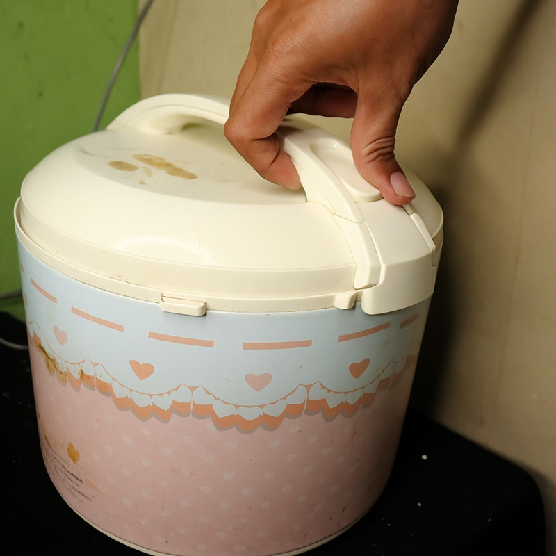Bermodal minyak kayu putih, rice cooker yang tidak panas bisa berfungsi maksimal tanpa harus dibongkar
