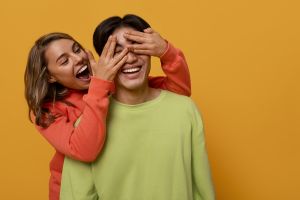 100 Kata-kata gombalan maut untuk chat pacar, bikin hati berbunga-bunga