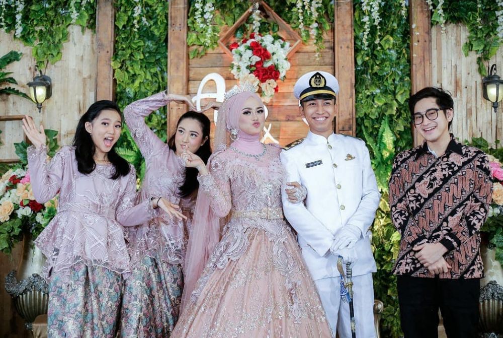 Pemeran Ronaldowati ini ternyata adik aktor populer, ini 11 potret kebersamaannya bareng sang kakak