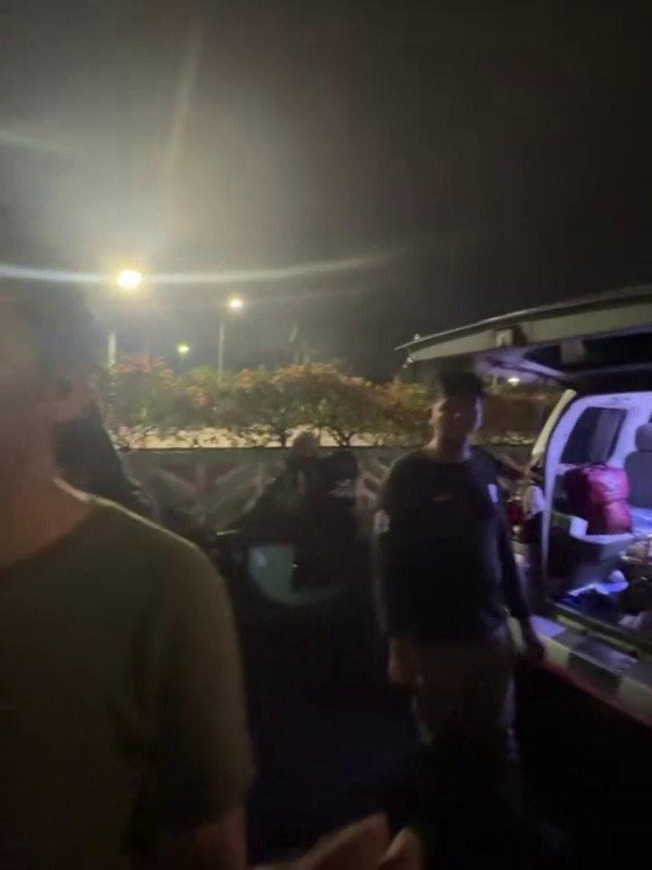 9 Potret Young Lex buka posko medis untuk pendemo, ikut antar makanan dan bantuan buat medis