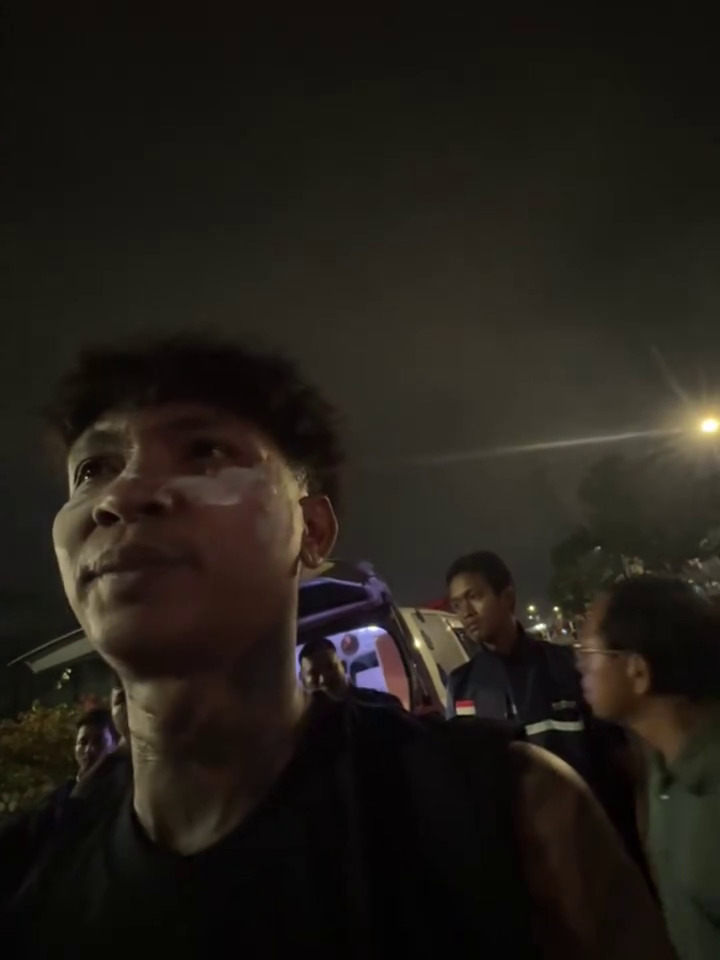 9 Potret Young Lex buka posko medis untuk pendemo, ikut antar makanan dan bantuan buat medis