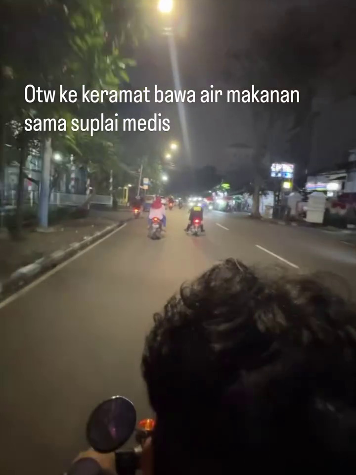 9 Potret Young Lex buka posko medis untuk pendemo, ikut antar makanan dan bantuan buat medis