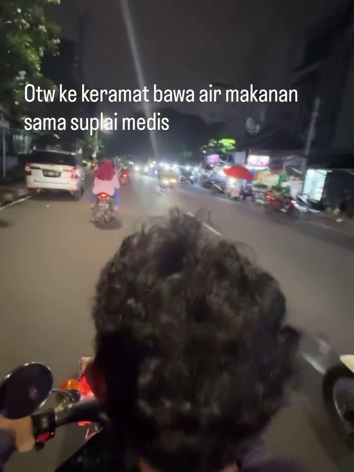 9 Potret Young Lex buka posko medis untuk pendemo, ikut antar makanan dan bantuan buat medis