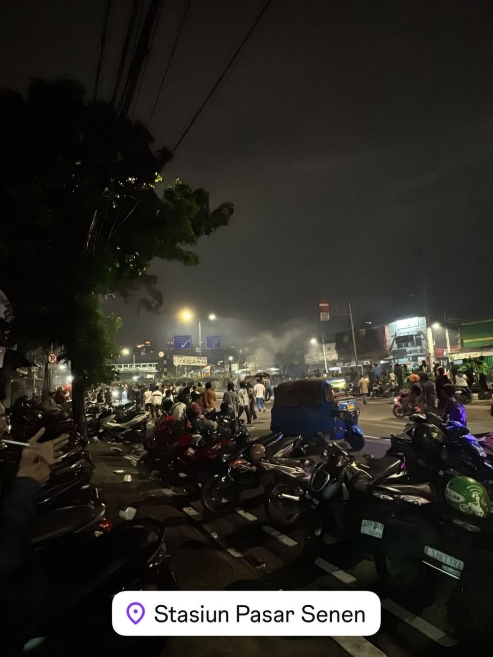 9 Potret Young Lex buka posko medis untuk pendemo, ikut antar makanan dan bantuan buat medis