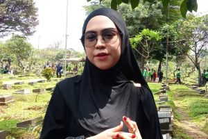 Datang ke pusara Affan Kurniawan untuk kirim doa, Ria Ricis siapkan bantuan untuk keluarga