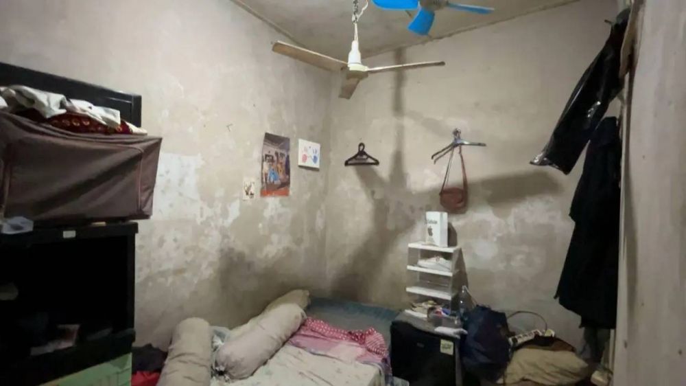 Potret rumah kontrakan Affan Kurniawan dalam gang sempit di tengah megahnya gedung Jakarta