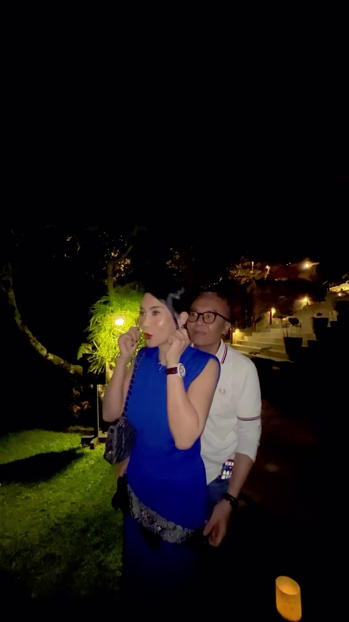 9 Potret Ari Lasso dan Dearly Joshua liburan bareng di Bali, sudah akrab banget dengan anak-anak