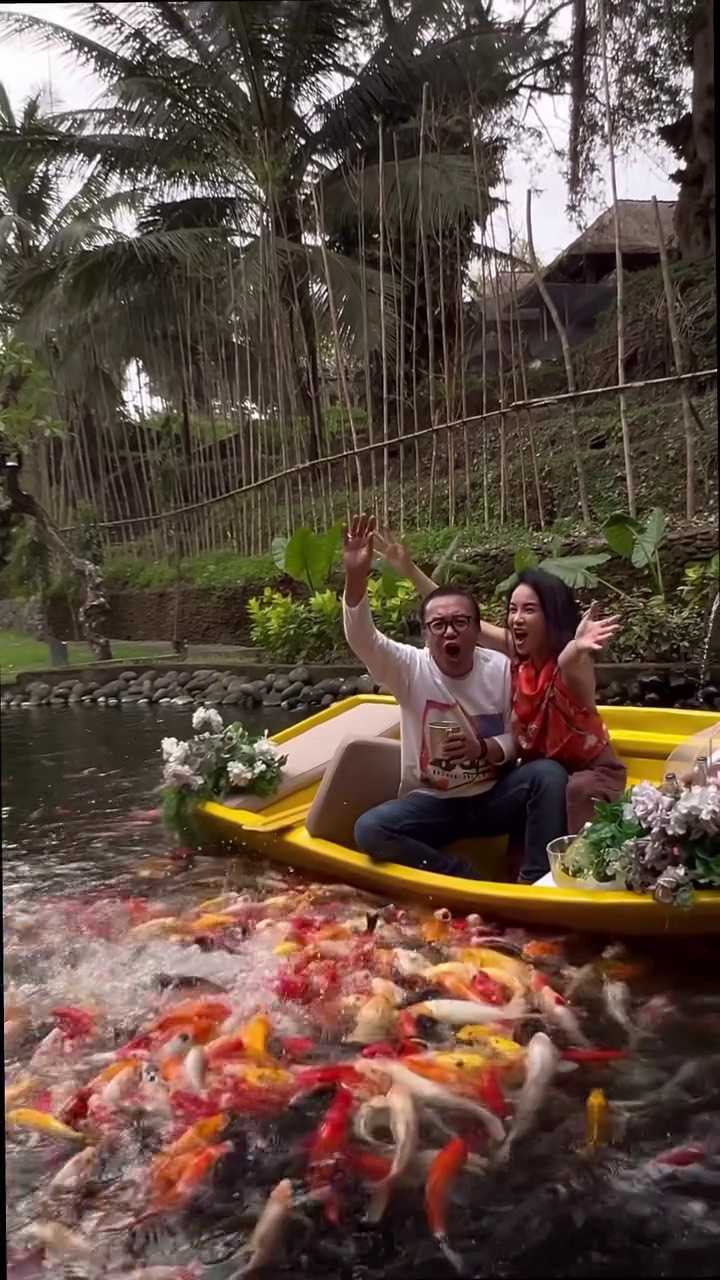 9 Potret Ari Lasso dan Dearly Joshua liburan bareng di Bali, sudah akrab banget dengan anak-anak