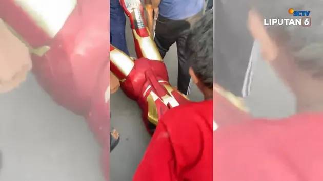 Detik-detik rumah Ahmad Sahroni digeruduk massa, kaca mobil pecah sampai patung Iron Man dibawa keluar