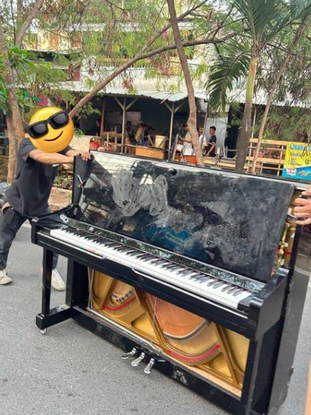 11 Potret barang diduga hasil jarahan dari rumah Ahmad Sahroni, ada jam tangan Rp11 Miliar