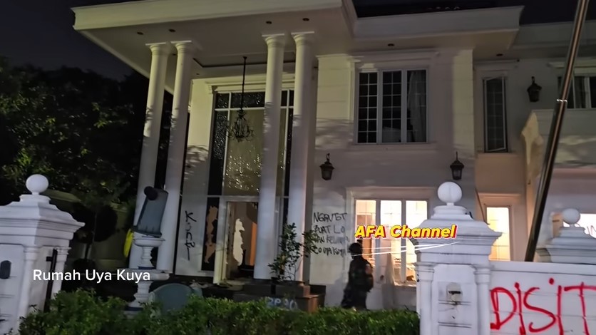 9 Potret porak porandanya rumah mewah Uya Kuya usai dijarah massa, kucing peliharaan ikut raib