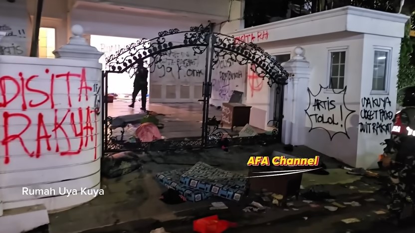 9 Potret porak porandanya rumah mewah Uya Kuya usai dijarah massa, kucing peliharaan ikut raib