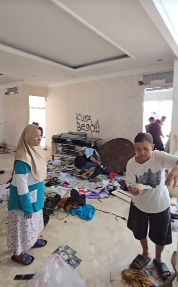 9 Potret porak porandanya rumah mewah Uya Kuya usai dijarah massa, kucing peliharaan ikut raib