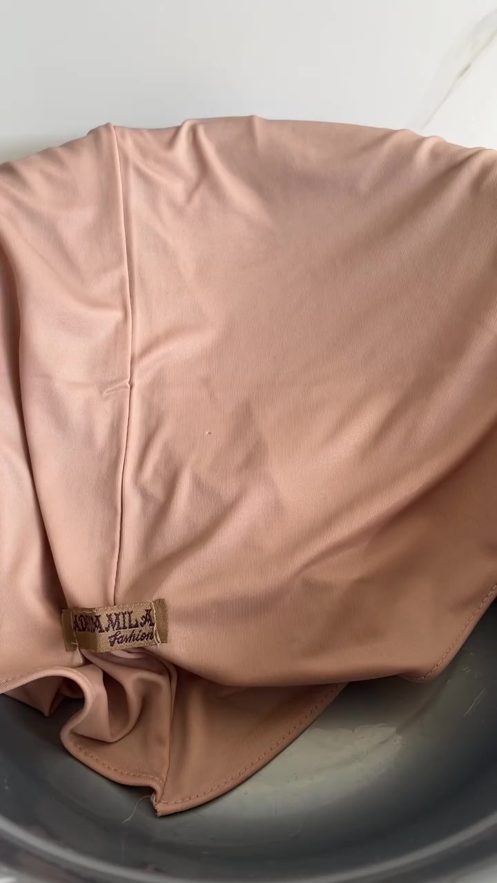 Jangan cuma dicuci pakai detergen, cara ampuh cuci basmi noda cokelat di baju pakai tambahan 1 bahan