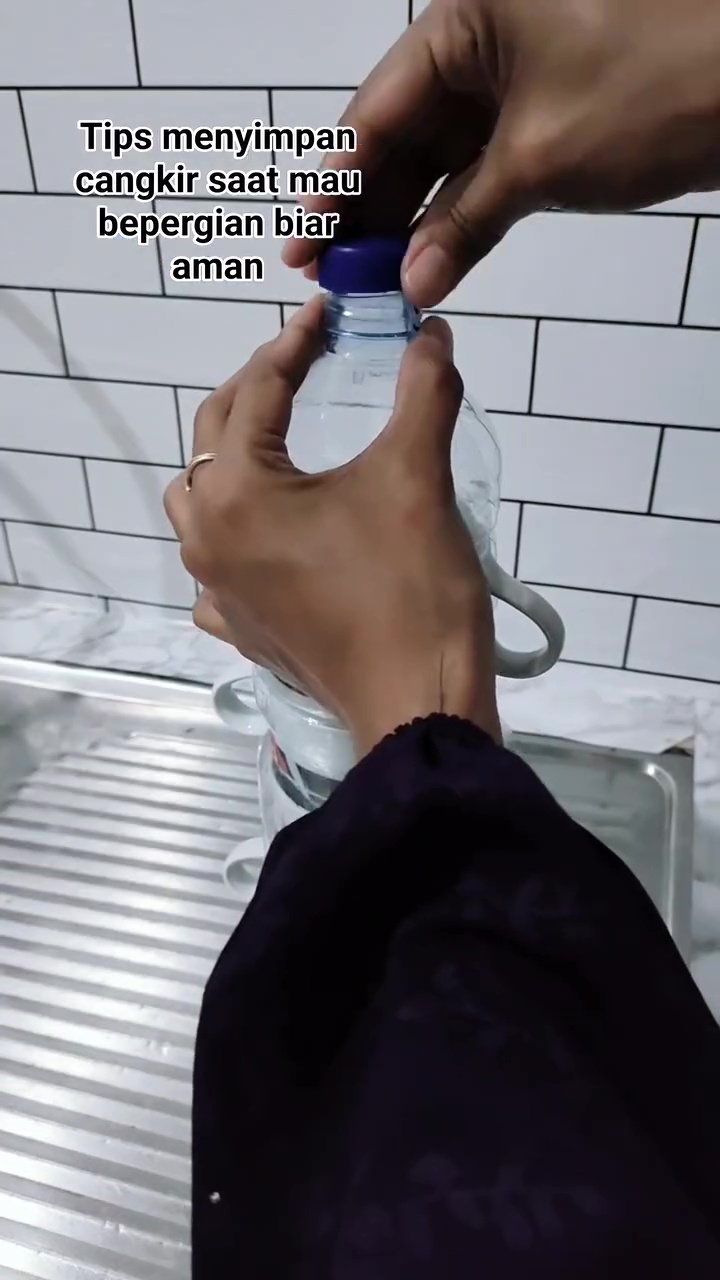 Ingin bawa cangkir saat bepergian? Coba gunakan 1 sampah dapur ini biar lebih aman dan antipecah