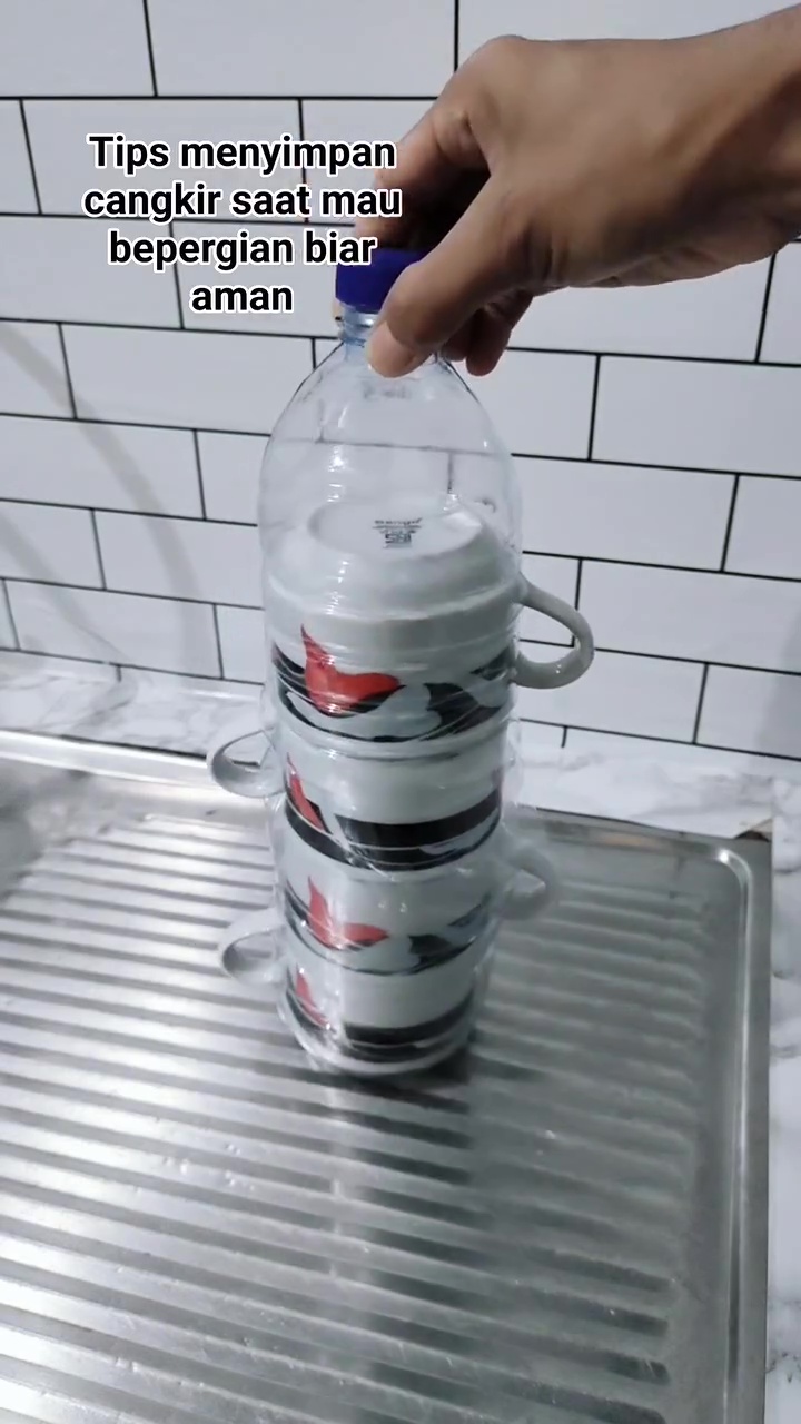 Ingin bawa cangkir saat bepergian? Coba gunakan 1 sampah dapur ini biar lebih aman dan antipecah