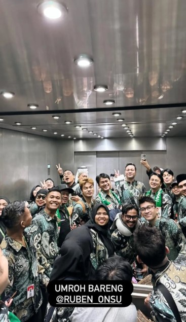 9 Potret khusyuk Ruben Onsu di Tanah Suci, siap jalani umrah perdana usai mualaf