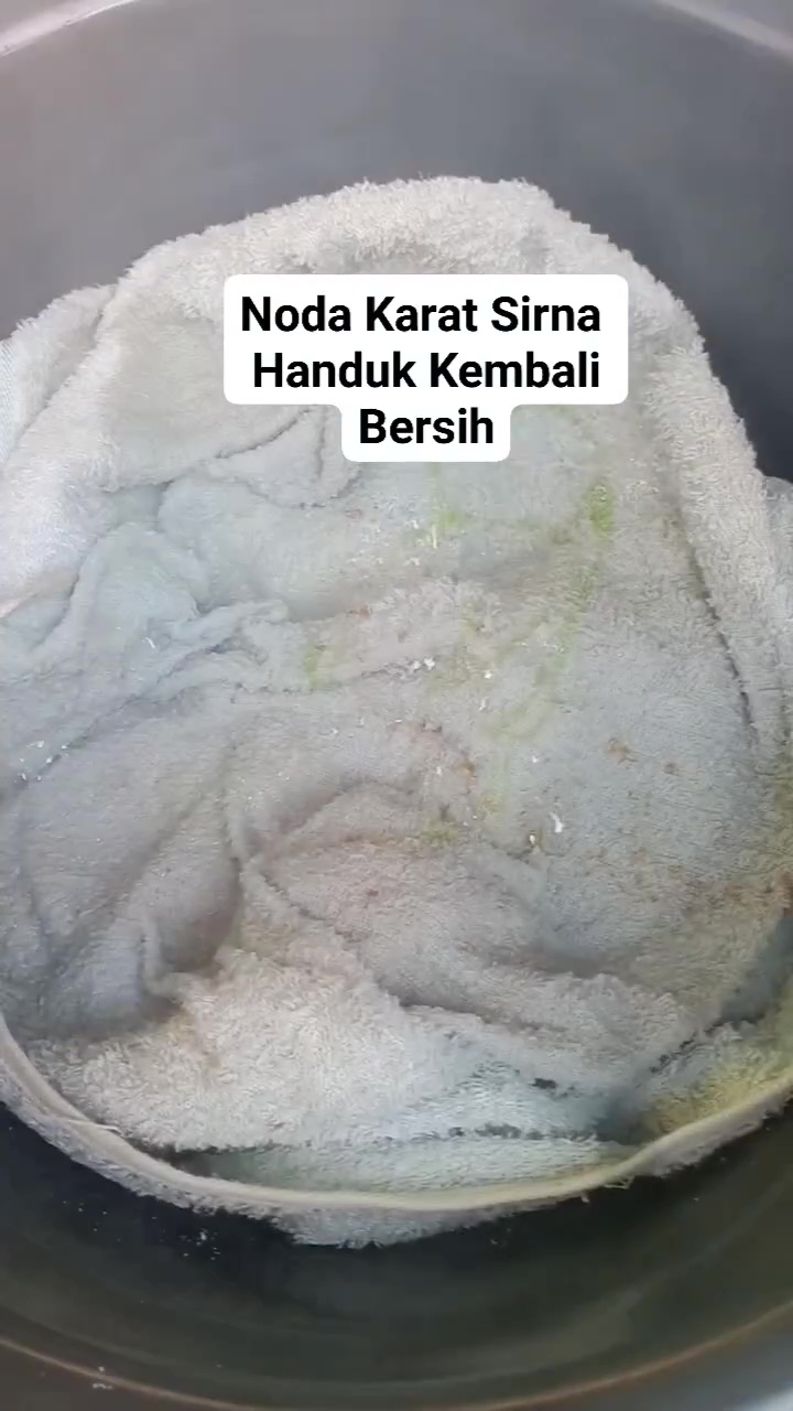 Cuma butuh 30 menit untuk hilangkan noda karat di handuk dengan 1 bahan dapur ini, bonus jadi kinclong