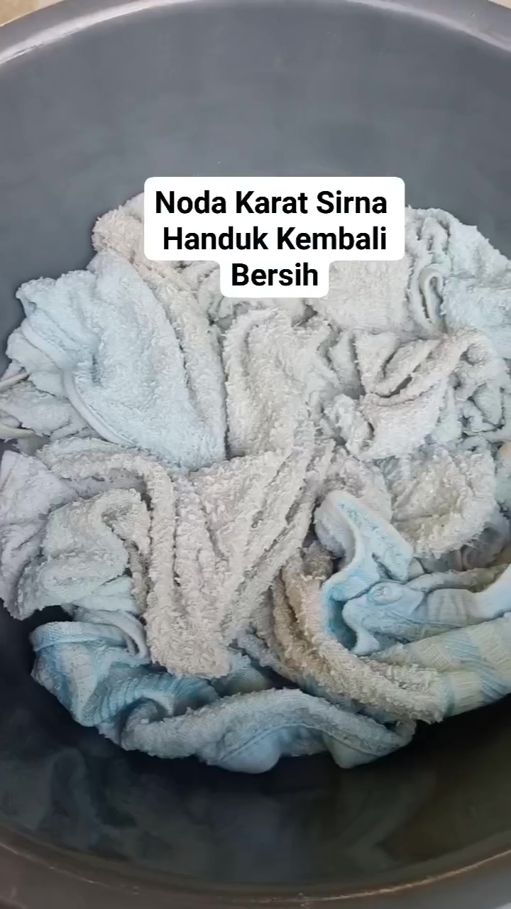 Cuma butuh 30 menit untuk hilangkan noda karat di handuk dengan 1 bahan dapur ini, bonus jadi kinclong