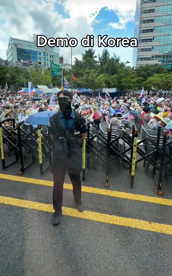 WNI tinggal di Korea Selatan ini tunjukkan tertibnya warga Negeri Ginseng saat demo, ini 7 potretnya