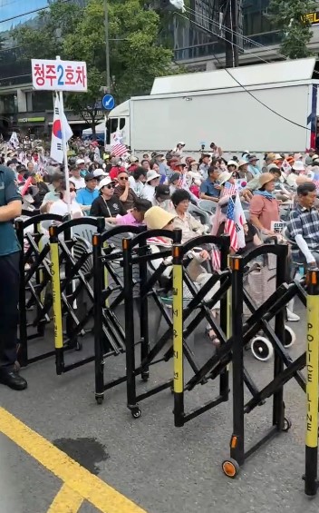 WNI tinggal di Korea Selatan ini tunjukkan tertibnya warga Negeri Ginseng saat demo, ini 7 potretnya