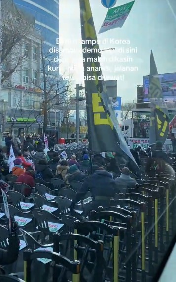 WNI tinggal di Korea Selatan ini tunjukkan tertibnya warga Negeri Ginseng saat demo, ini 7 potretnya