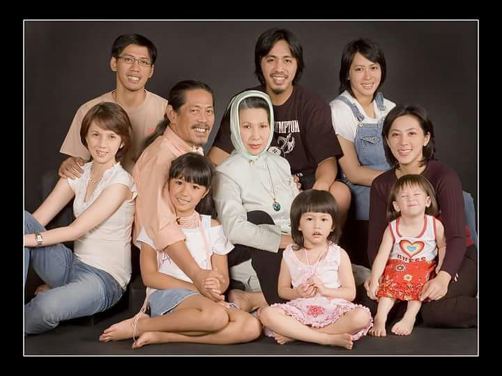 Acil 'Bimbo' meninggal dunia, ini 7 potret kenangannya bersama sang cucu Adhisty Zara dan Hasyakyla