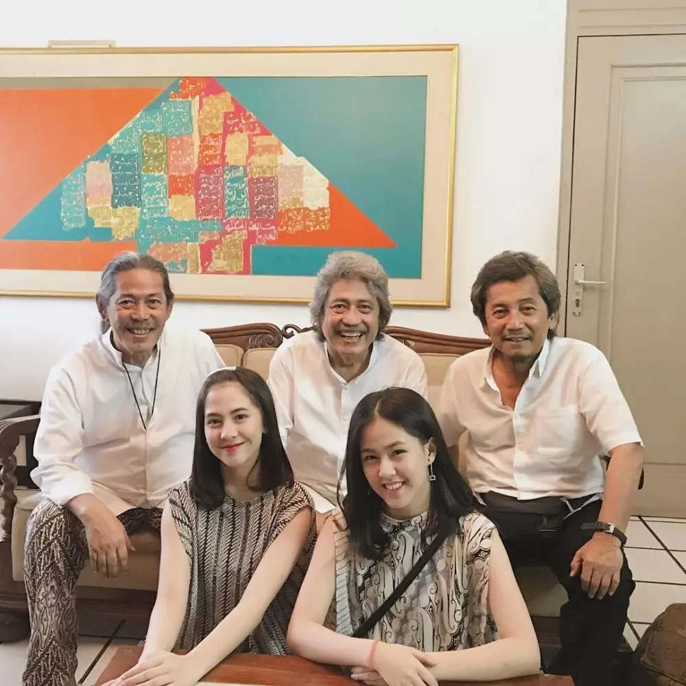 Acil 'Bimbo' meninggal dunia, ini 7 potret kenangannya bersama sang cucu Adhisty Zara dan Hasyakyla