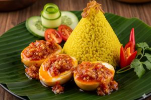 5 Resep telur balado untuk nasi kuning, pasangan sempurna yang selalu bikin nagih!